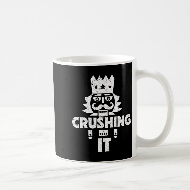 Crushing It Nutcracker Funny Retro Christmas Festi Kaffeetasse (Rechts)