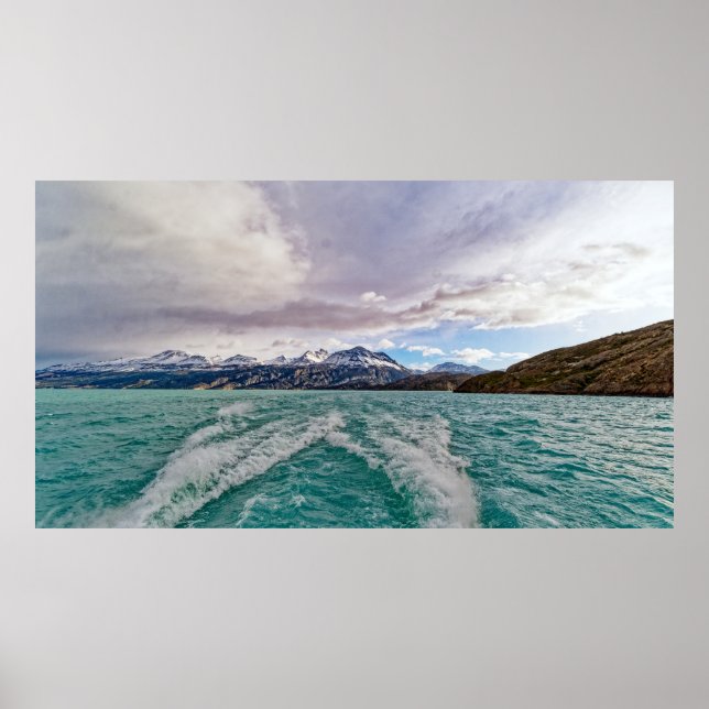 Crusing on Lago Argentino in Patagonia Poster (Vorne)