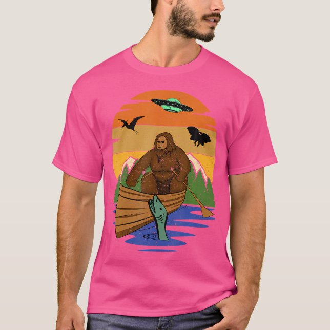 Cryptid River Bigfoot Tshirt mit Ufo Sea Creature (Vorderseite)