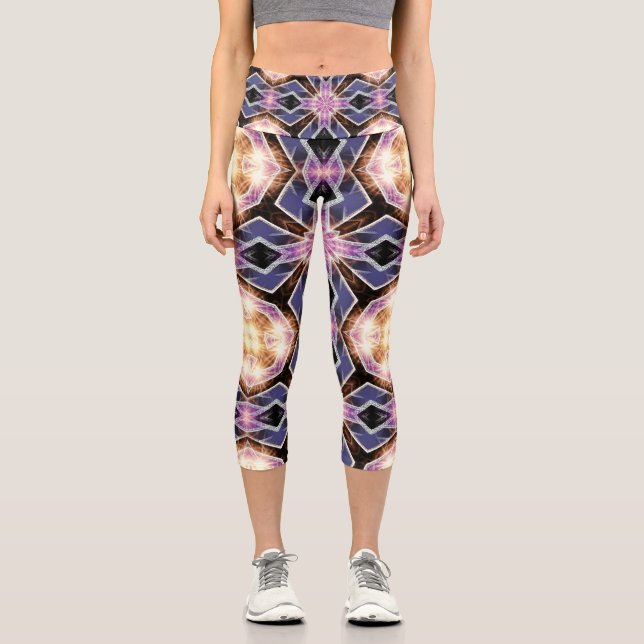 Crystal Goddess Lila Geometrie Glow Capri Leggings (Vorderseite)