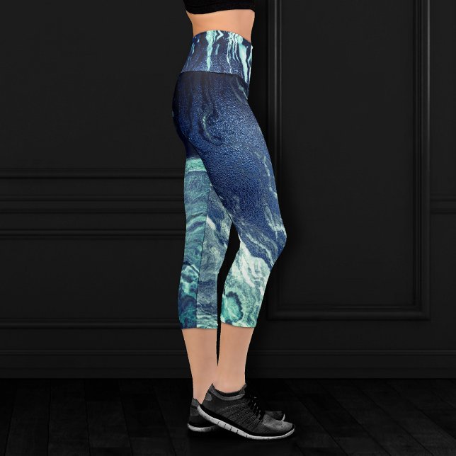 Crystalized Blue Agate | Dusty Slate Marble Stone Capri Leggings (Von Creator hochgeladen)