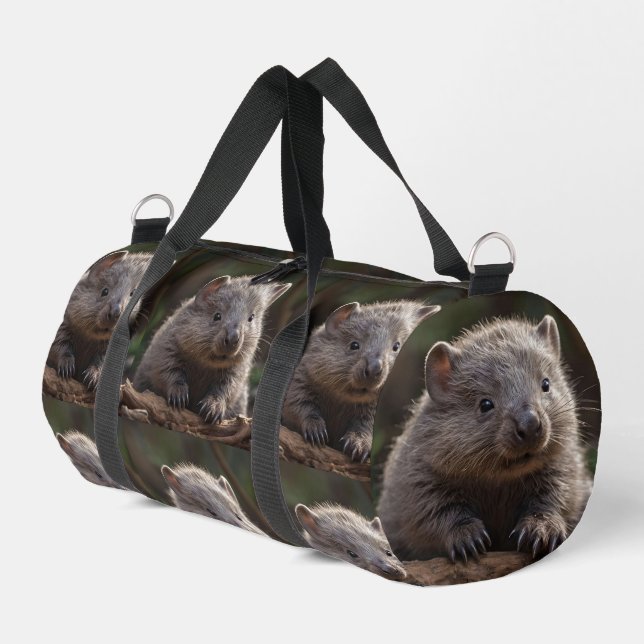 Cudly Brown Australian Baby Wombat, Duffle Bag (Linke Seite)