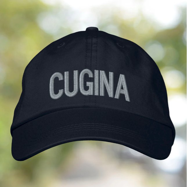 Cugina (Cousin/Weibchen) bestickte Verschlusskappe Baseballkappe (Von Creator hochgeladen)