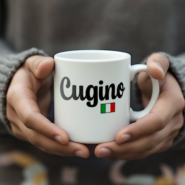 Cugino (Cousin Him) Italian Flag Mug Kaffeetasse (Man's hands holding white Cugino mug with Italian flag. Great heritage gift for cousin (him))