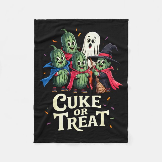 Cuke Or Treat – Funny Halloween Cuber Costume  Fleecedecke (Vorderseite)