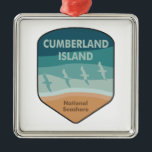 Cumberland Island National Seashore Seagulas Ornament Aus Metall<br><div class="desc">St Marys ist das Tor zur Insel Cumberland,  der größten und südlichsten Barriereinsel Georgiens. Hier flüstern unberührte Meereswälder,  unentwickelte Strände und weite Sumpfgebiete die Geschichten von Mensch und Natur</div>