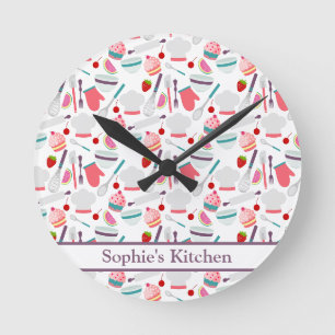 Cupcake-Backmuster im lila Muster Runde Wanduhr