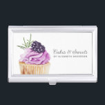 Cupcake Konditorei Koch Bäckerei Business Card Fal Visitenkarten Dose<br><div class="desc">Ein niedlicher Kuchen mit lila Zuckerguss und eine BlackBerry auf der Oberseite schmücken dieses Backgeschirr mit Visitenkarte. Personalisieren Sie es mit Ihrem Namen und Ihrer Firma. Entworfen für Sie von BlackBerry Boulevard.</div>