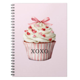 Cupcake mit rosa Schleife und roten Herzen Notizblock