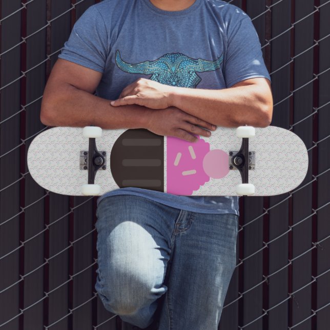 Cupcake mit Zuckerguss Name Sprinkles Skateboard (Außenbereich 3)
