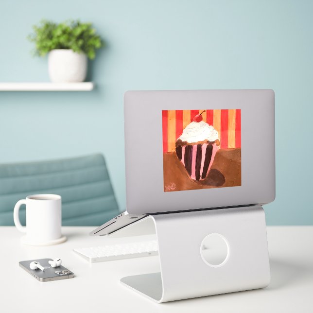 Cupcake with Vanilla Frosting Aufkleber (Laptop auf Schreibtisch)
