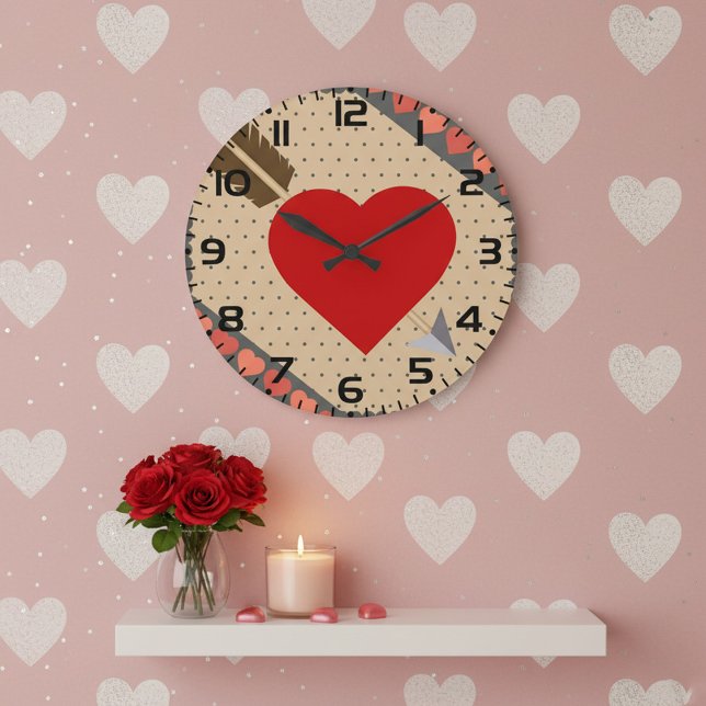 Cupid Heart with Arrow Romantic Valentines Pattern Große Wanduhr (Von Creator hochgeladen)