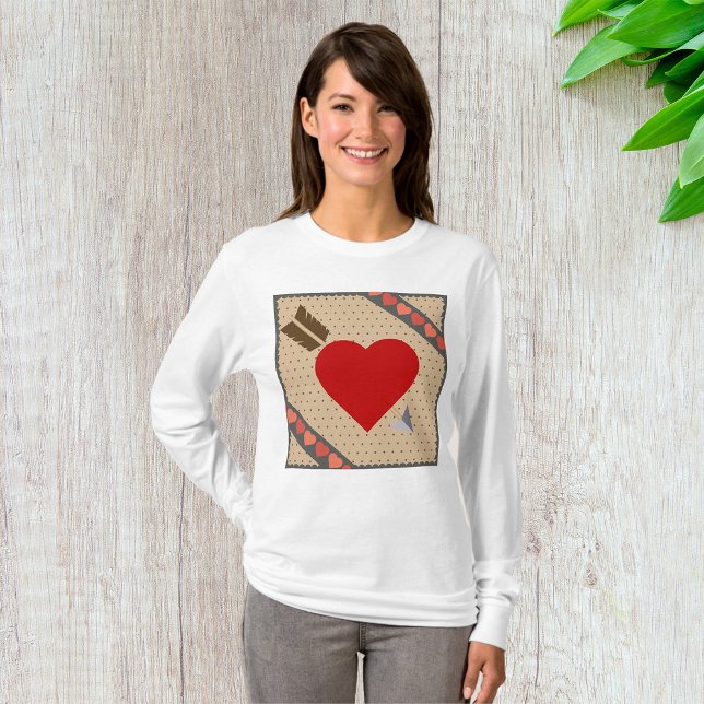 Cupid Heart with Arrow Romantic Valentines Pattern T-Shirt (Von Creator hochgeladen)