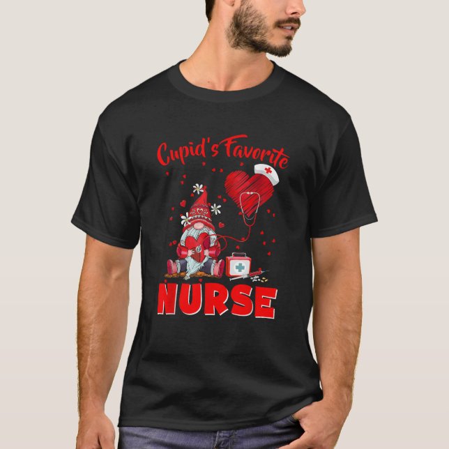 Cupid s Favorite Nurse Gnome Valentine Funny Nursi T-Shirt (Vorderseite)