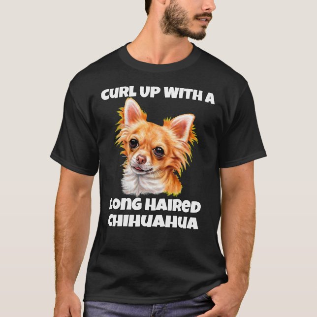 Curl dich mit einem langen Haar Chihuahua Hund auf T-Shirt (Vorderseite)