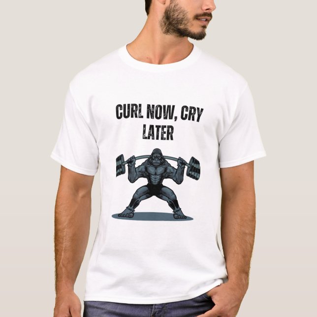 “Curl Now, Cry Later” is a playful and motivating  T-Shirt (Vorderseite)