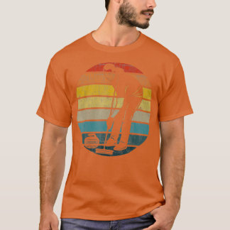 Curling-Silhouette auf einem gestörten Retro-Sonne T-Shirt