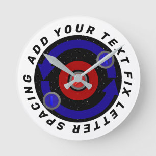 Curling Stone rollt wie die Erdumlaufbahn Runde Wanduhr