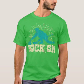 Curling Vintager Felsen auf dem sonnigen Winterspo T-Shirt