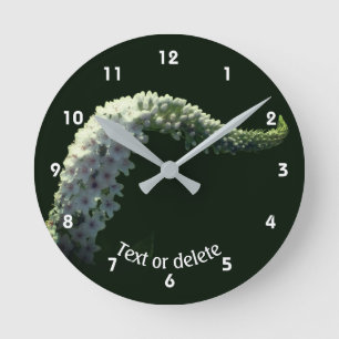 Curling White Wildflower Personalisiert Runde Wanduhr
