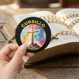Cursillo Holzkreuz mit Regenbogen und Wolken Runder Aufkleber