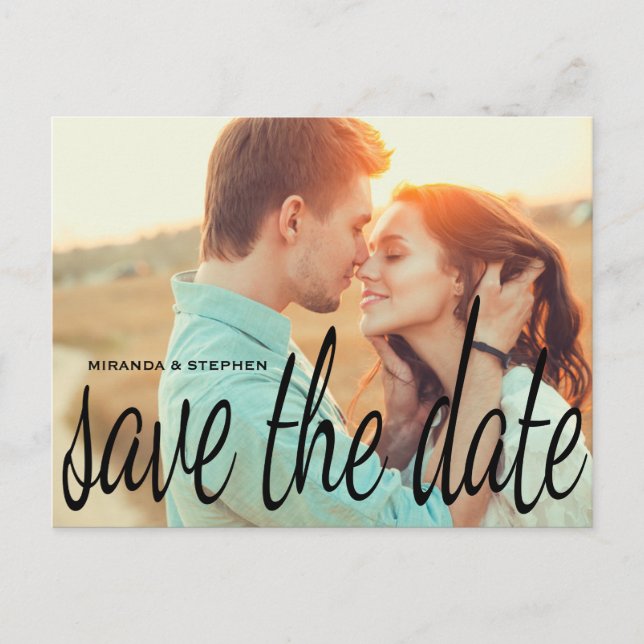 Cursive Chic Wedding Save the Date Foto Postcard Ankündigungspostkarte (Vorderseite)