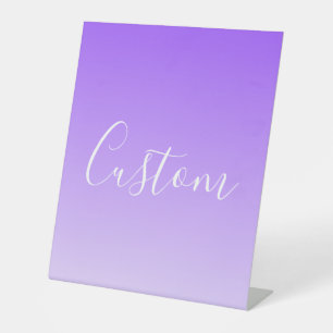 Cursive Script Name & Editable Light Lila Ombre Sockelschild