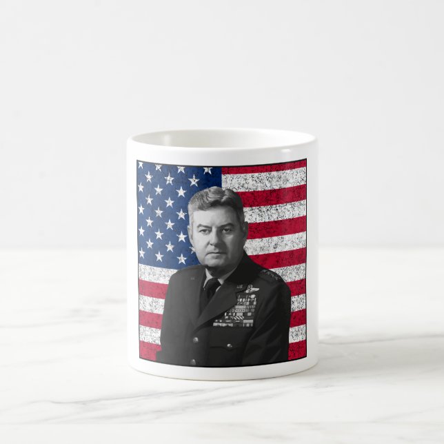 Curtis Lemay und die amerikanische Flagge Kaffeetasse (Mittel)