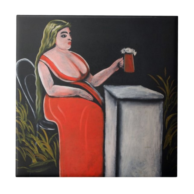 Curvy-Frau mit einer Tasse Bier Fliese (Vorderseite)