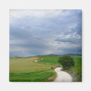 Curvy Straße in Richtung zu einem Magnet