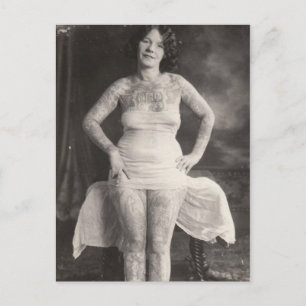 Curvy Tattooed Lady Postkarte