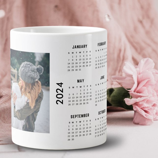 Custom 2 Foto Collage 2024 Kalender Jumbo-Tasse (Von Creator hochgeladen)