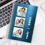 Custom 3-Foto Aquamarin Blue Brushed Metal 2025 Planer<br><div class="desc">Passen Sie diesen modernen Planer einfach an,  indem Sie die drei Beispielbilder durch Ihre bevorzugten quadratischen Fotos ersetzen. Fügen Sie Ihren Namen oder Monogramm-Initialen und das Jahr in chunky weißen Typografie auf einem aquamarinen blauen Imitat gebürstet Metall Hintergrund.</div>
