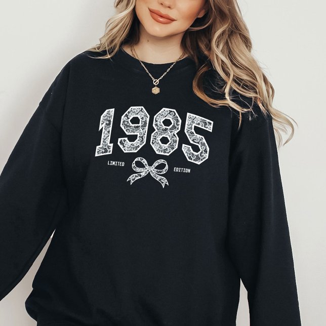 Custom 40. Geburtstag 1985 Lace Coquette Bow Sweatshirt (Von Creator hochgeladen)