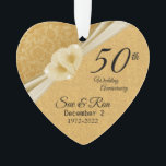 Custom - 50. Goldenes Hochzeitsszenario Ornament<br><div class="desc">🥇 ORIGINAL ART DESIGN VON Donna Siegrist NUR AUF ZAZZLE VERFÜGBAR! 50. Hochzeitstag Sake Design Ornament halten. Dieses schöne Ornament wird ein Hit mit diesem speziellen Paar oder Person(en) sein. Es würde auch für alle anderen Veranstaltungen oder Veranstaltungen wie Verlobung, Hochzeit, Geburtstag, Abschluss, Ruhestand, etc. gut funktionieren, indem es einfach...</div>