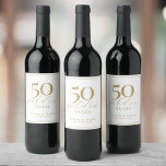 Custom 50. Wedding Anniversary Elegant<br><div class="desc">Toast bis zu 50 Jahre Liebe mit unseren Jubiläumsweinetiketten! Elegantes Drehbuch in Goldtönen fügt Ihrer Feier eine Touch Luxus hinzu. Fröhliche Liebe!</div>