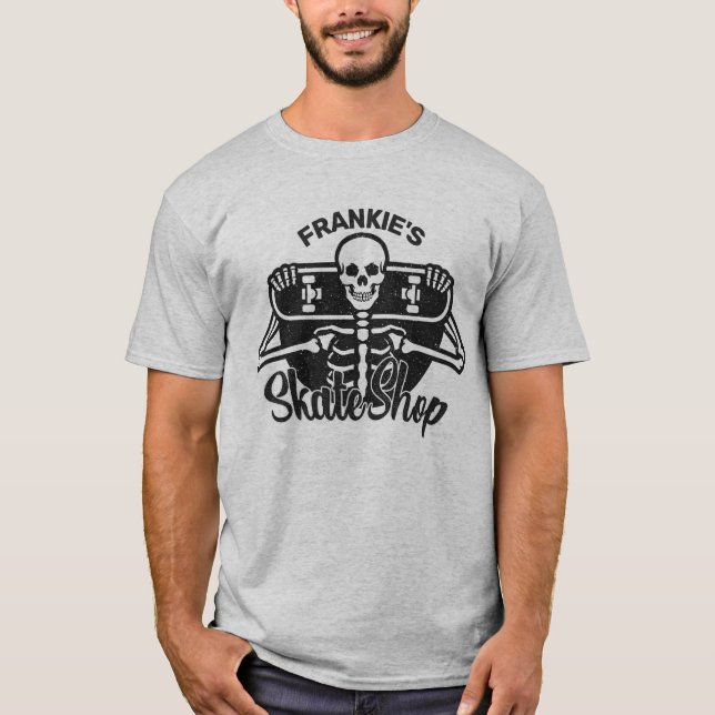Custom ADD NAME Skull Skateboard Skate Shop T-Shirt (Vorderseite)
