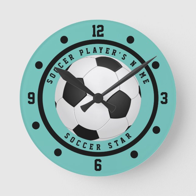 Custom Aquamarin Blue Boy's Soccer Star Player Runde Wanduhr (Vorderseite)