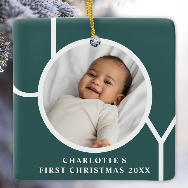 Custom Baby Girl's First Christmas Foto Green Keramikornament (Von Creator hochgeladen)
