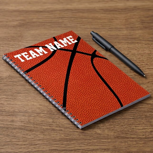 Custom Basketball Player, Coach oder Team Notebook Notizblock (Customizable basketball notebook on desk.)