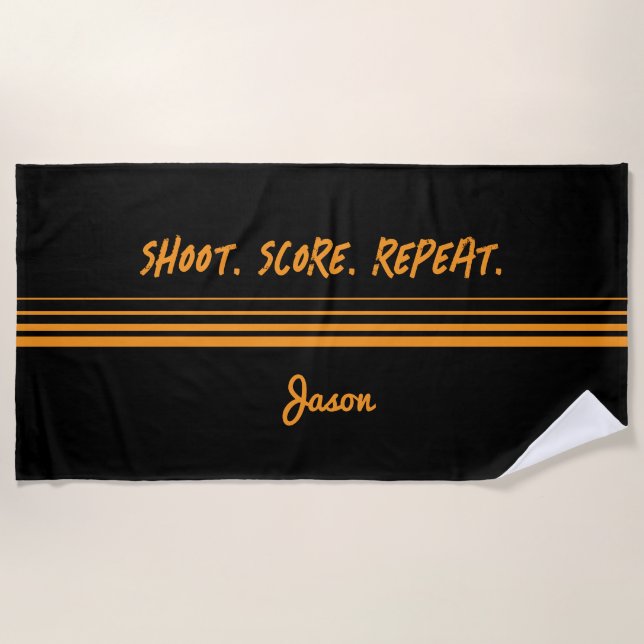 Custom basketball towel with bold ‘Shoot. Score.  Strandtuch (Vorderseite)