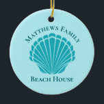 Custom Beach House Aqua Seashell Monogram Family Keramik Ornament<br><div class="desc">Schönes Aqua Seashell Monogramm Strandhaus Weihnachtsschmuck für einen Inselurlaub zu mieten oder tropische Zuhause. Personalisieren Sie dieses hübsche Monogramm Geschenk für Ihre Familie zum Gedenken an einen Sommerurlaub.</div>