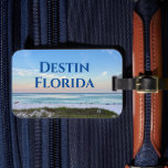 Custom Beach Town Schönes Ocean Foto Gepäckanhänger<br><div class="desc">Dieses individuell gestaltbare Gepäckanhänger am Strand besticht durch den herrlichen rosa und orangefarbenen Sonnenuntergang,  der die Meereswellen über dem Sand und dem Meeresgras in Destin,  Florida,  sanft berührt. Schöne Küstenfotografie aus Ihrem Lieblingsort oder Ihrer Heimatstadt.</div>