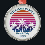 Custom Beach Trip Halten Sie Pink Palm Tree Sunset Ornament Aus Metall<br><div class="desc">Cooler Sonnenuntergang am Strand bewahrt Sake-Ornament für eine Hochzeit in Urlaubsort oder Familienausflug auf eine Insel. Niedliches personalisiertes Brautparty oder Familiengeschenke mit hübschem rosa Hintergrund vor wunderschönen Palmen.</div>