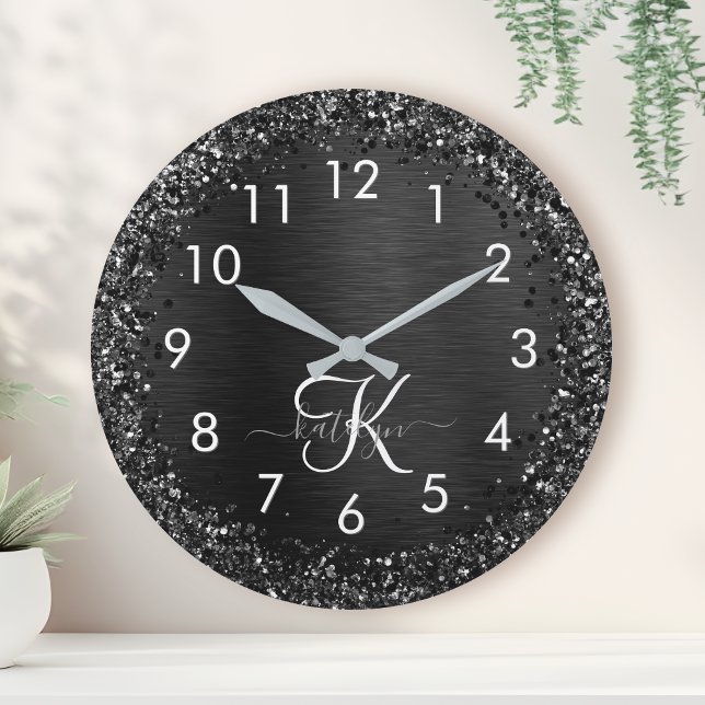 Custom Black Glitter Sparkle Monogram Runde Wanduhr (Von Creator hochgeladen)
