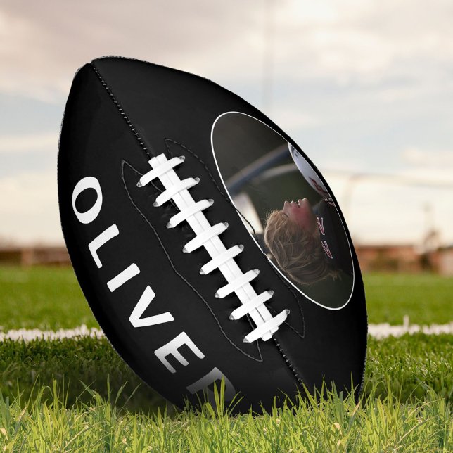 Custom Black & White Football mit Name und Foto (Von Creator hochgeladen)