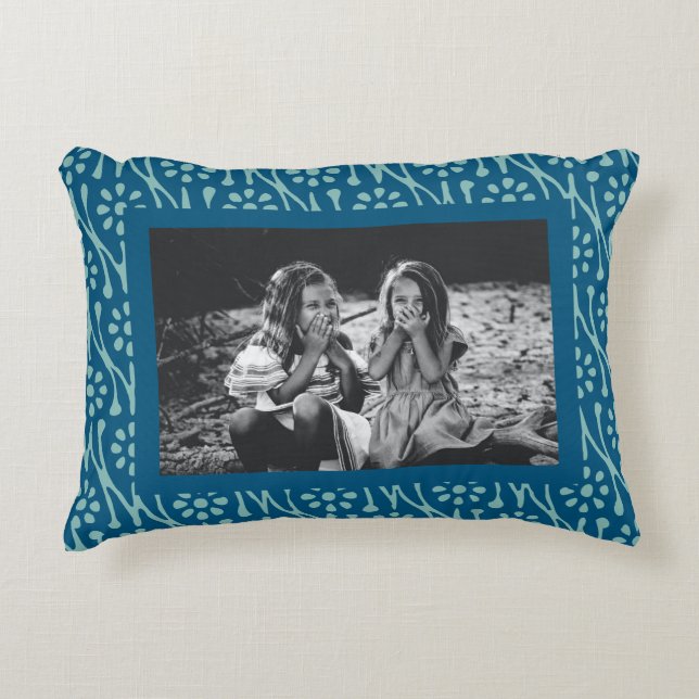 Custom Blue Floral Border Family Foto Keepake Dekokissen (Vorderseite)