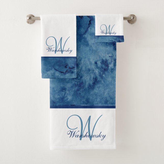 Custom Blue Watercolor White Elegante Mit Monogram Badhandtuch Set (Insitu)