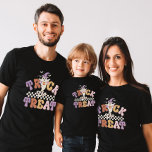 Custom Boo Ghost Niedlich Trick oder Treat Hallowe T-Shirt<br><div class="desc">Kommen Sie mit unserem Custom Halloween Boo Ghost Trick oder Treat Shirt in den Halloween-Geist! Dieser sprichwörtliche T - Shirt zeichnet sich durch ein ansprechendes Geisterdesign aus und kann mit Ihrem Namen personalisiert werden. Ideal für Kinder und Erwachsene, ist es ein lustiger und festlicher Weg die Saison zu feiern. Dieses...</div>