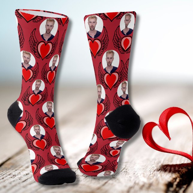 Custom Boyfriend Foto Red Winged Heart Valentine Socken (Von Creator hochgeladen)